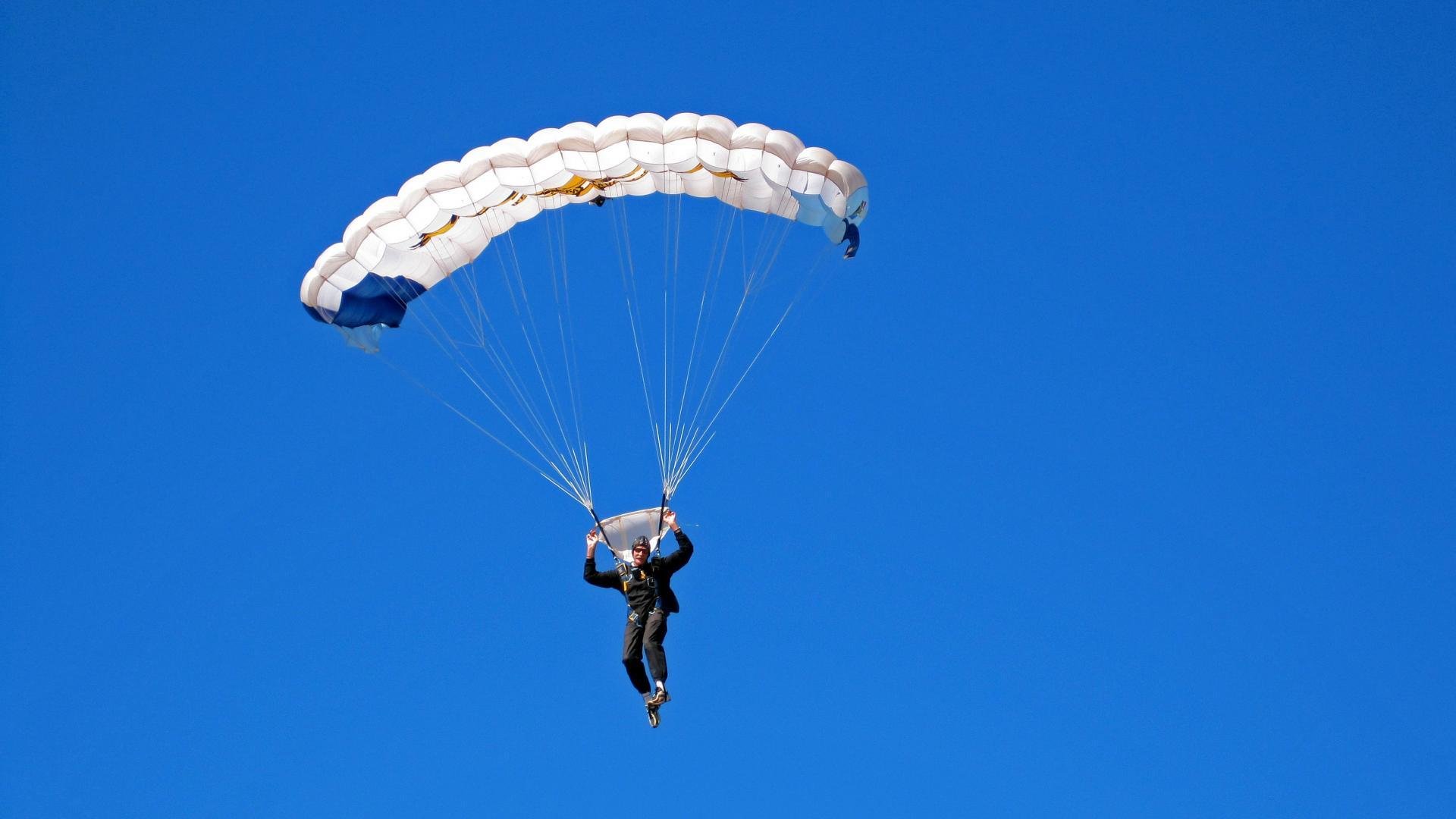 《堡垒之夜》“未来光影”季节盛典，创意极致！